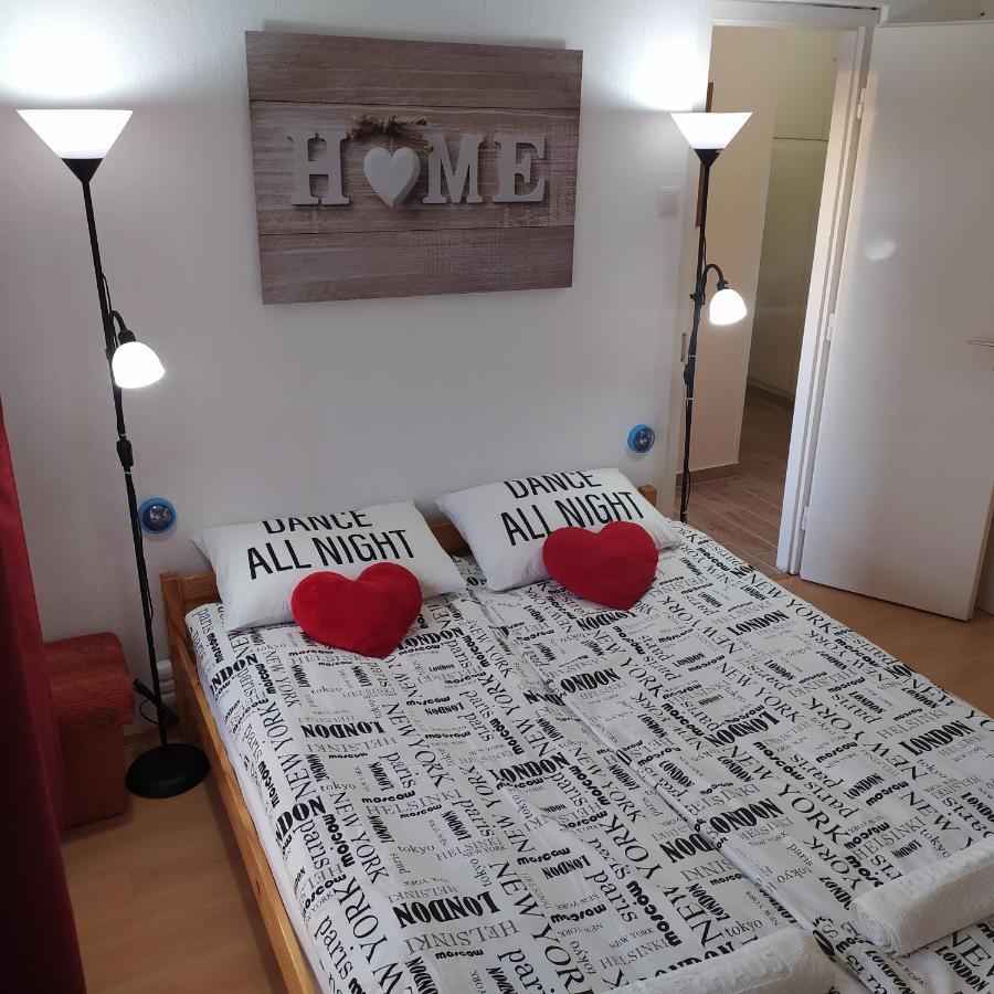 Krenusz Vendeghaz. Apartment Kaposvar Bagian luar foto